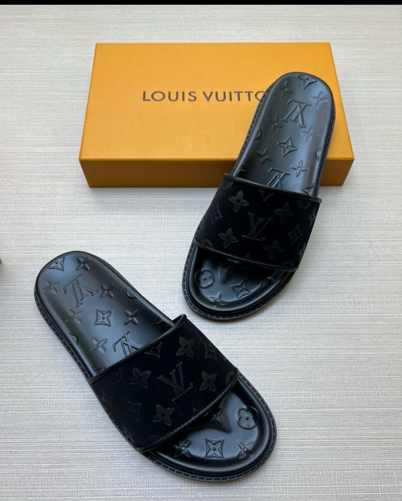 LOUIS VUITTON